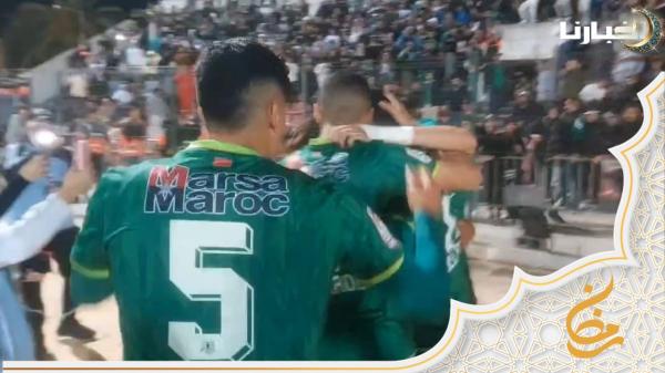 فرحة لاعبي الرجاء بالهدف في مرمى شباب المحمدية